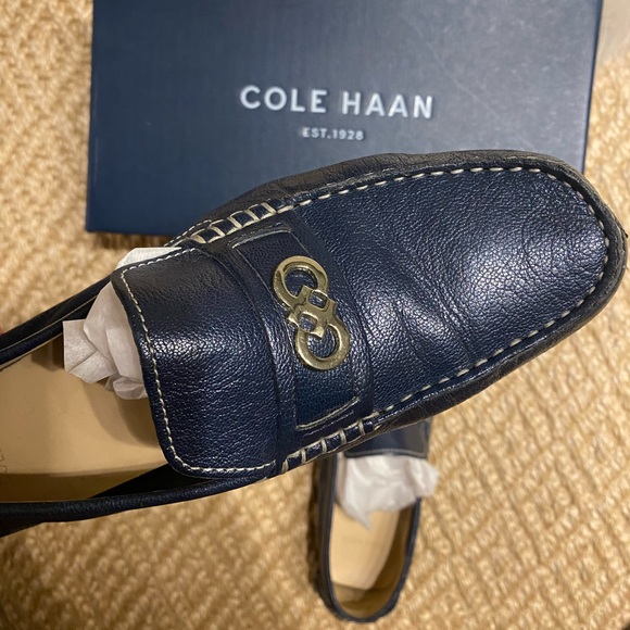 LEATHER COLE HAAN LOAFERS in NAVY. Size 7.5. Condition EXCELLENT! - Picture 4 of 6